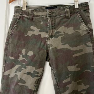 Sanctuary by Anthropologie Camo Print Skinny Jeans w MEASUREMENTS Size 27